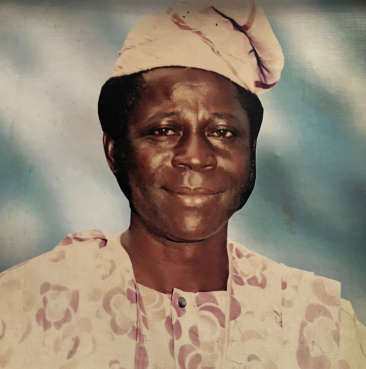Family Immortalize Chief R. O. Ore At 25th Memorial Anniversary.